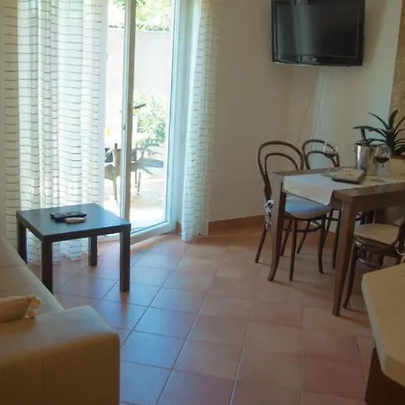 Apartment In With Terrace, Air Conditioning, Wi-fi, Washing Machine