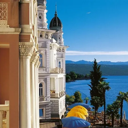 Apartment In With Terrace, Air Conditioning, Wi-fi, Washing Machine *