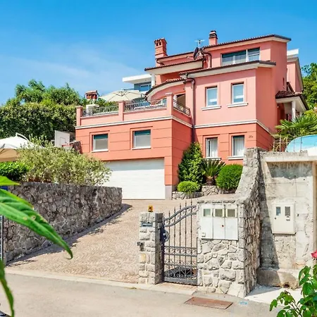 Apartment In With Terrace, Air Conditioning, Wi-fi, Washing Machine *