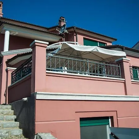 Apartment In With Terrace, Air Conditioning, Wi-fi, Washing Machine Opatija