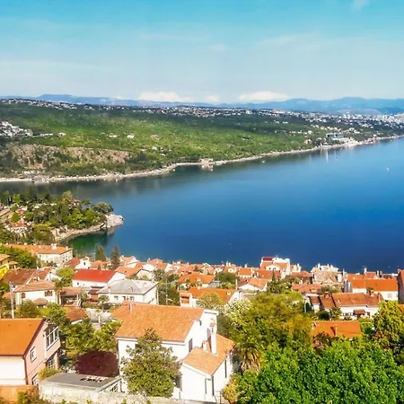 Apartment In With Terrace, Air Conditioning, Wi-fi, Washing Machine *